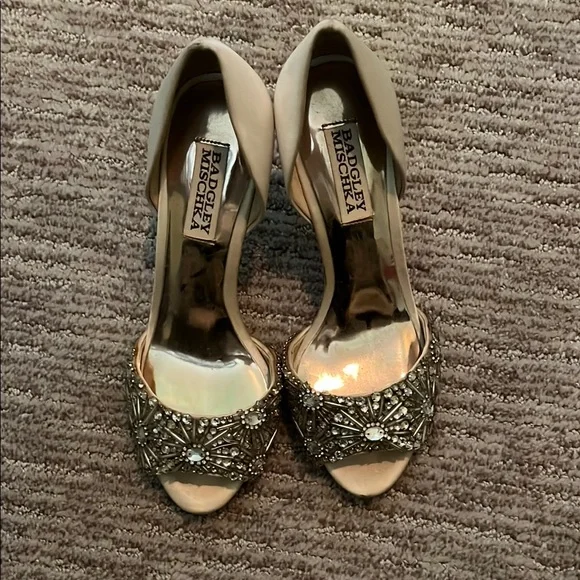 Badgley Mischka Shoes Badgley Mischka Cream Heels With Peep